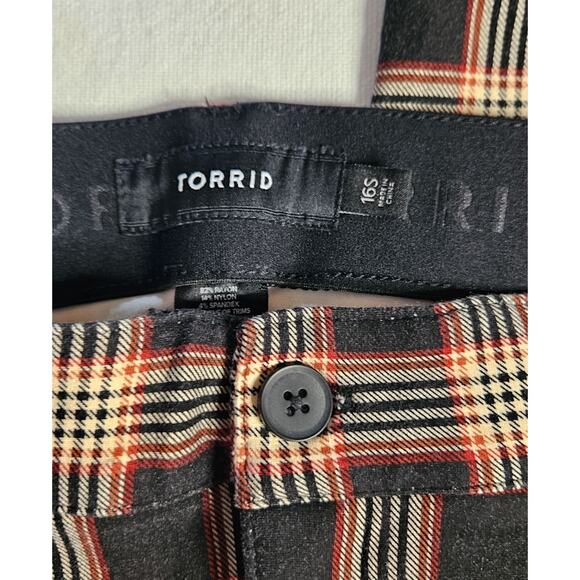 Torrid Women's Black Ivory Plaid Leggings Size 16S Short Button Front Stretch - Picture 3 of 5
